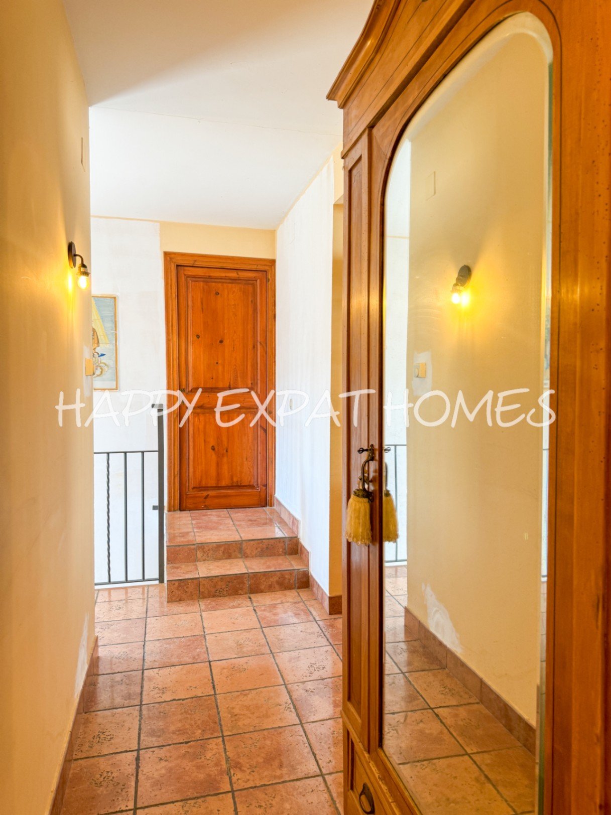 Dieses charmante Landhaus befindet sich auf 10 Hektar ruhig gelegener Natur, ideal für diejenigen, die einen ruhigen Lebensstil suchen oder ein Geschä