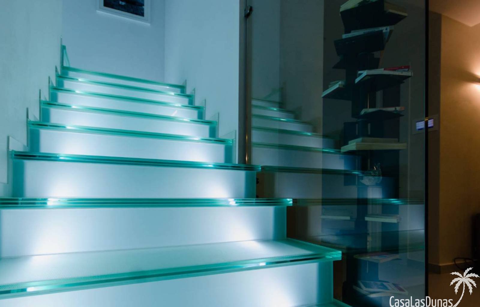  Schöne Villa in der Urbanisation Buehills in San Miguel de Salinas. In der Nähe des Golfplatzes Colinas de Campoamor. Diese Luxusvilla hat eine Gesam