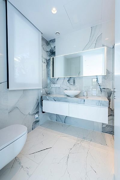  Diese exklusive Villa befindet sich in der schönen Stadt Calpe und bietet eine privilegierte Umgebung nur 1 km vom Meer entfernt. Entworfen für dieje