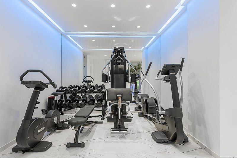  Diese exklusive Villa befindet sich in der schönen Stadt Calpe und bietet eine privilegierte Umgebung nur 1 km vom Meer entfernt. Entworfen für dieje