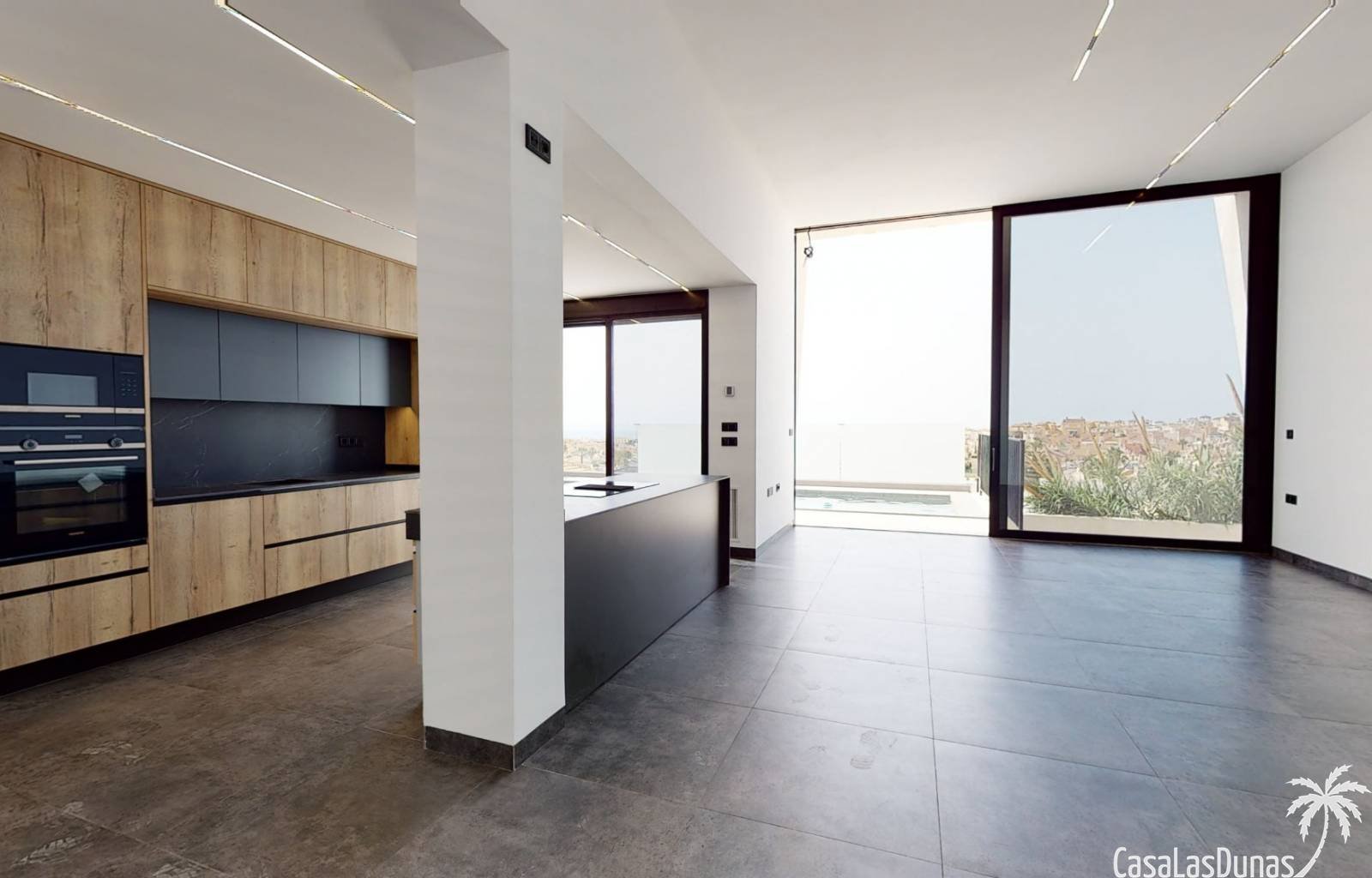  Am Rande des Dorfes Villamartin, im Stadtteil Blue Lagoon, finden wir diese neue, bezugsfertige Villa. Die Lage ist ruhig, die Einrichtungen sind jed