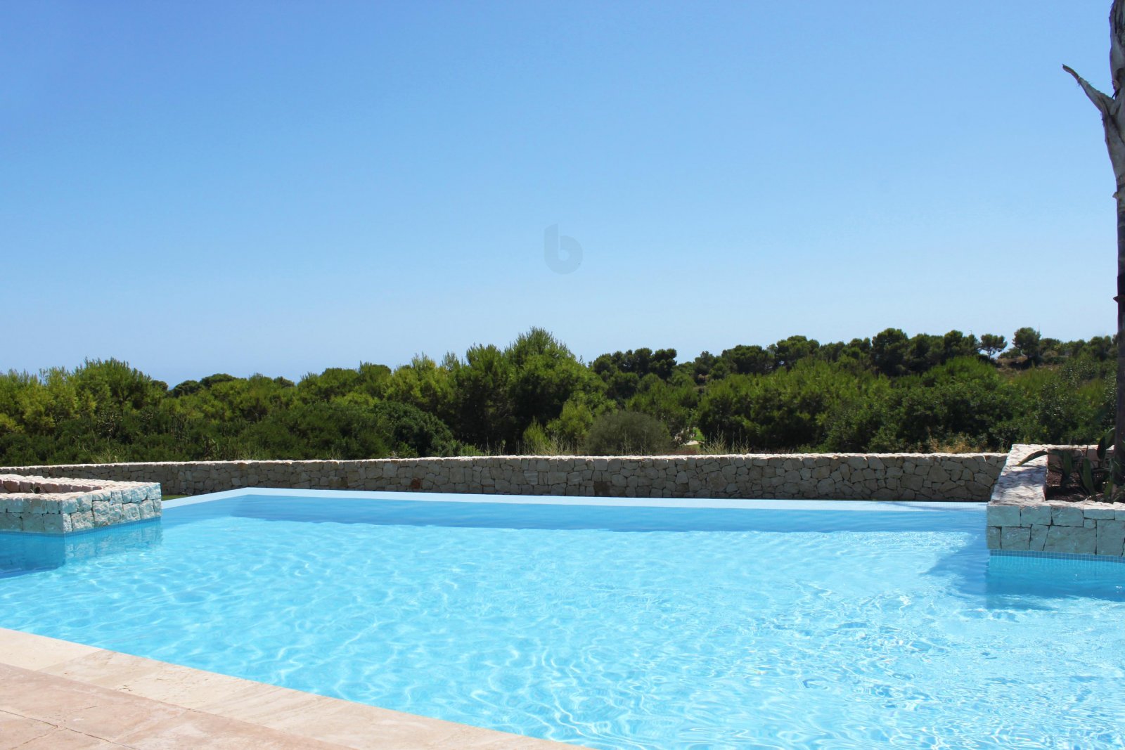  Diese Wohnanlage befindet sich in der charmanten Umgebung von Pinar de Campoverde und bietet eine Auswahl von 20 Immobilien, darunter Apartments, Erd