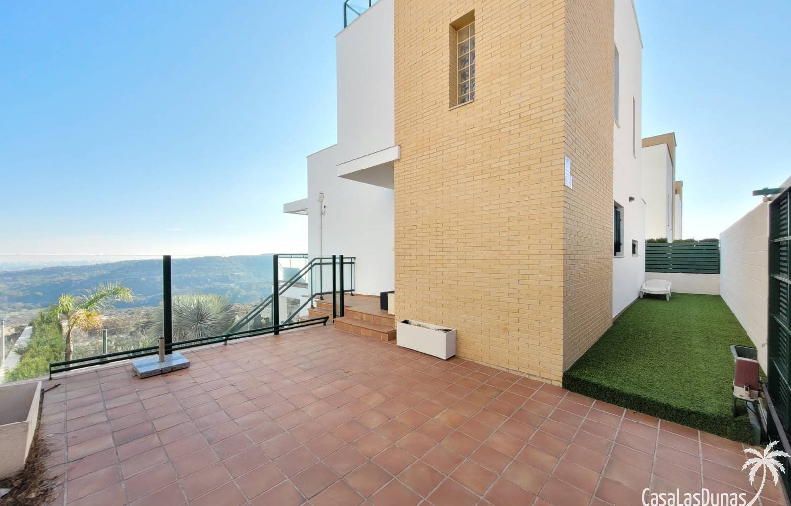  Die Villa Montesol ist ein atemberaubendes Anwesen, ideal für alle, die Komfort und Bequemlichkeit suchen. Diese Villa ist so gestaltet, dass Sie sic