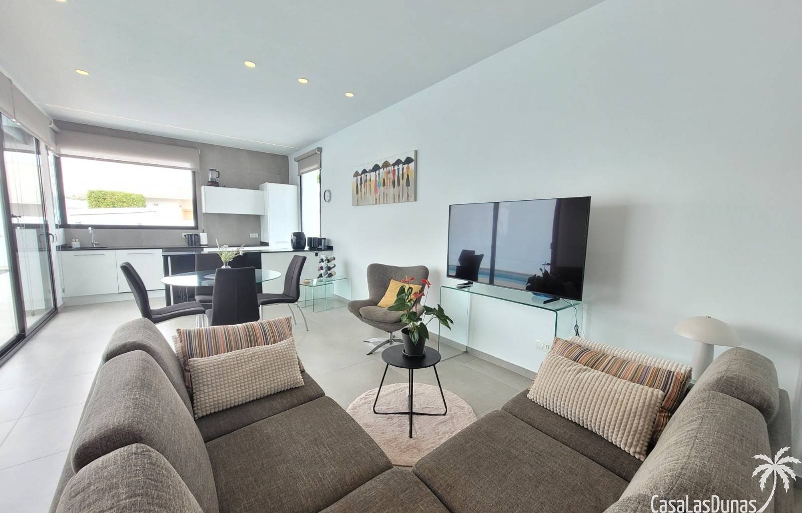  Sonrica ist eine wunderschöne Unterkunft mit perfekten Annehmlichkeiten für einen komfortablen Aufenthalt. Das Haus verfügt über zwei Toiletten und e