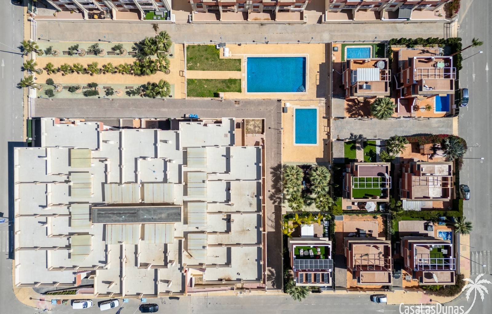  Diese charmanten spanischen Apartments liegen nur 2 Kilometer vom Sandstrand von Campoamor entfernt. Sie bieten Modelle mit einem oder zwei Schlafzim