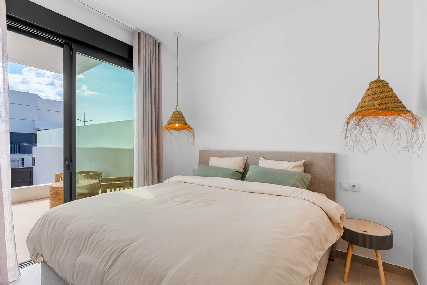  In der charmanten Ortschaft Dolores gelegen, bietet diese exklusive Sammlung von 10 Reihenhäusern eine ideale Wohnumgebung für diejenigen, die Ruhe u