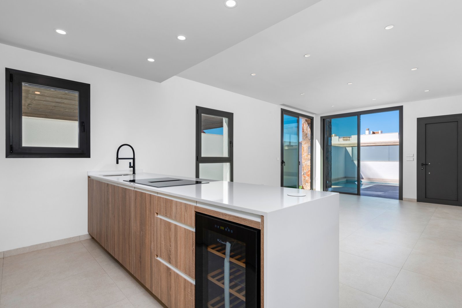  Im charmanten Ort Pilar de la Horadada gelegen, bietet diese Wohnanlage eine Auswahl an hohen und niedrigen Bungalows, die darauf ausgelegt sind, die