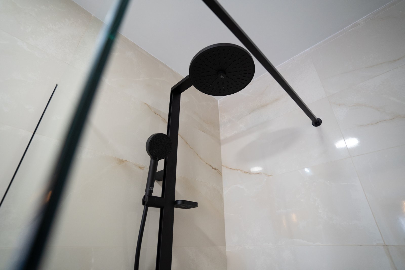  In der charmanten Stadt Torrevieja gelegen, bietet diese Wohnanlage eine Vielzahl von Wohnungen, die sich an unterschiedliche Bedürfnisse und Lebenss