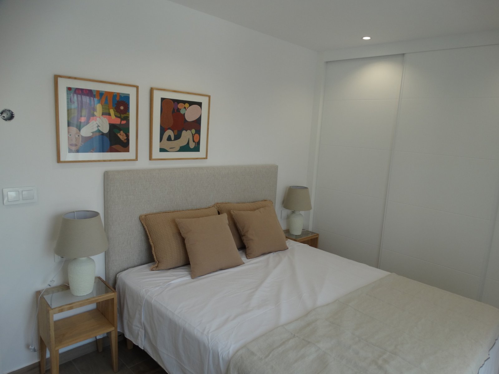  In der charmanten Stadt San Javier gelegen, bietet diese Wohnanlage eine exklusive Auswahl von 9 Reihenhäusern. Diese Häuser sind für diejenigen konz