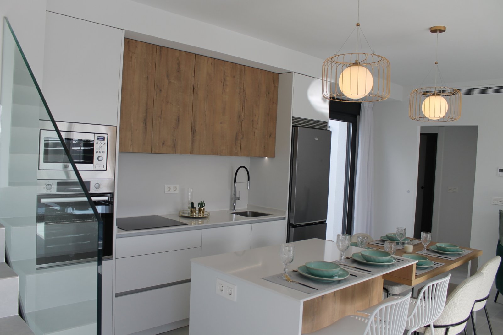  In der charmanten Stadt Roldán gelegen, bietet diese exklusive Gemeinschaft 24 unabhängige Häuser, die für diejenigen entworfen wurden, die ein Zuhau