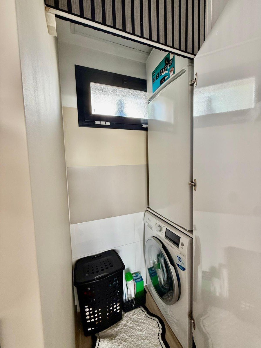   Modern and superbly presented detached villa with heated private pool in a gated residential area at 1,5 km distance to supermarket, restaurants, ba