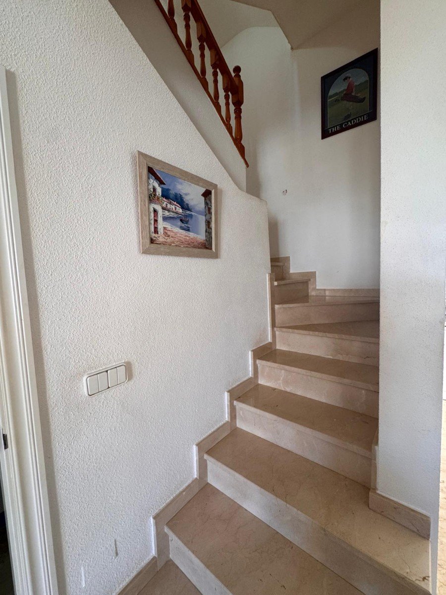   This beautifully presented 2-bedroom, 2.5-bathroom, three-storey townhouse is ideally located on the prestigious and award-winning Las Ramblas Golf 