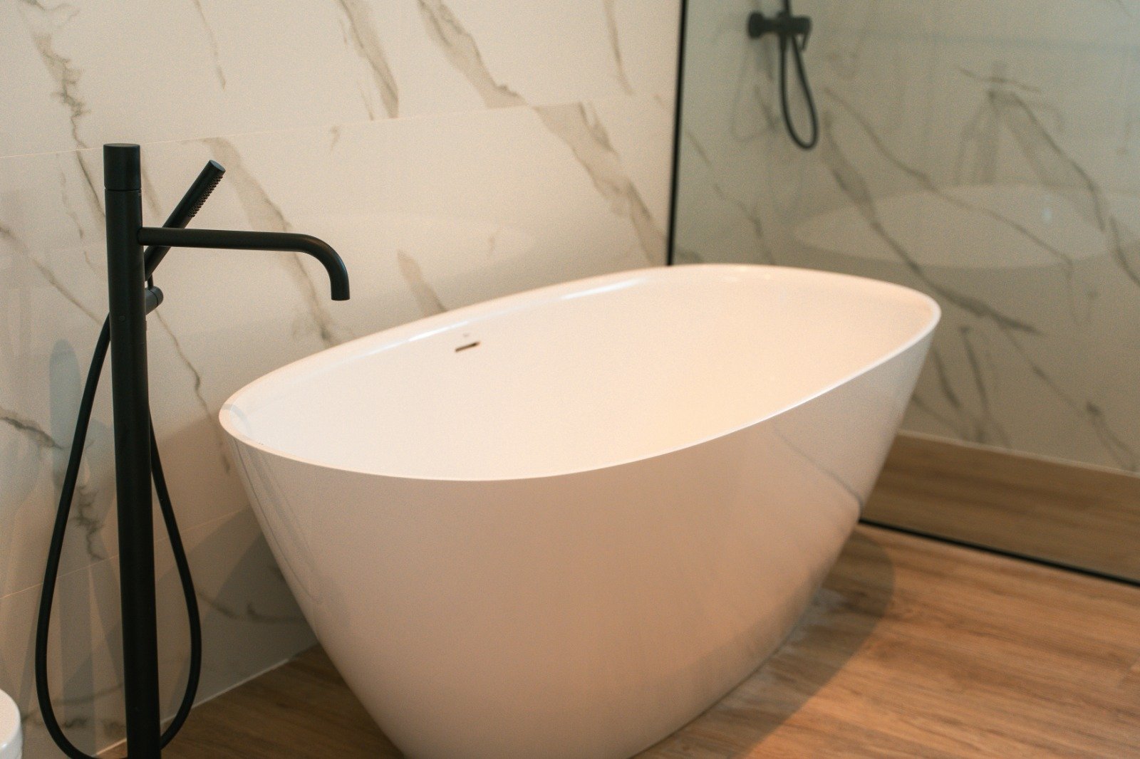  Im charmanten Ort El Pinós gelegen, bietet diese exklusive unabhängige Immobilie eine ruhige und einladende Umgebung. Sie wurde für diejenigen entwor