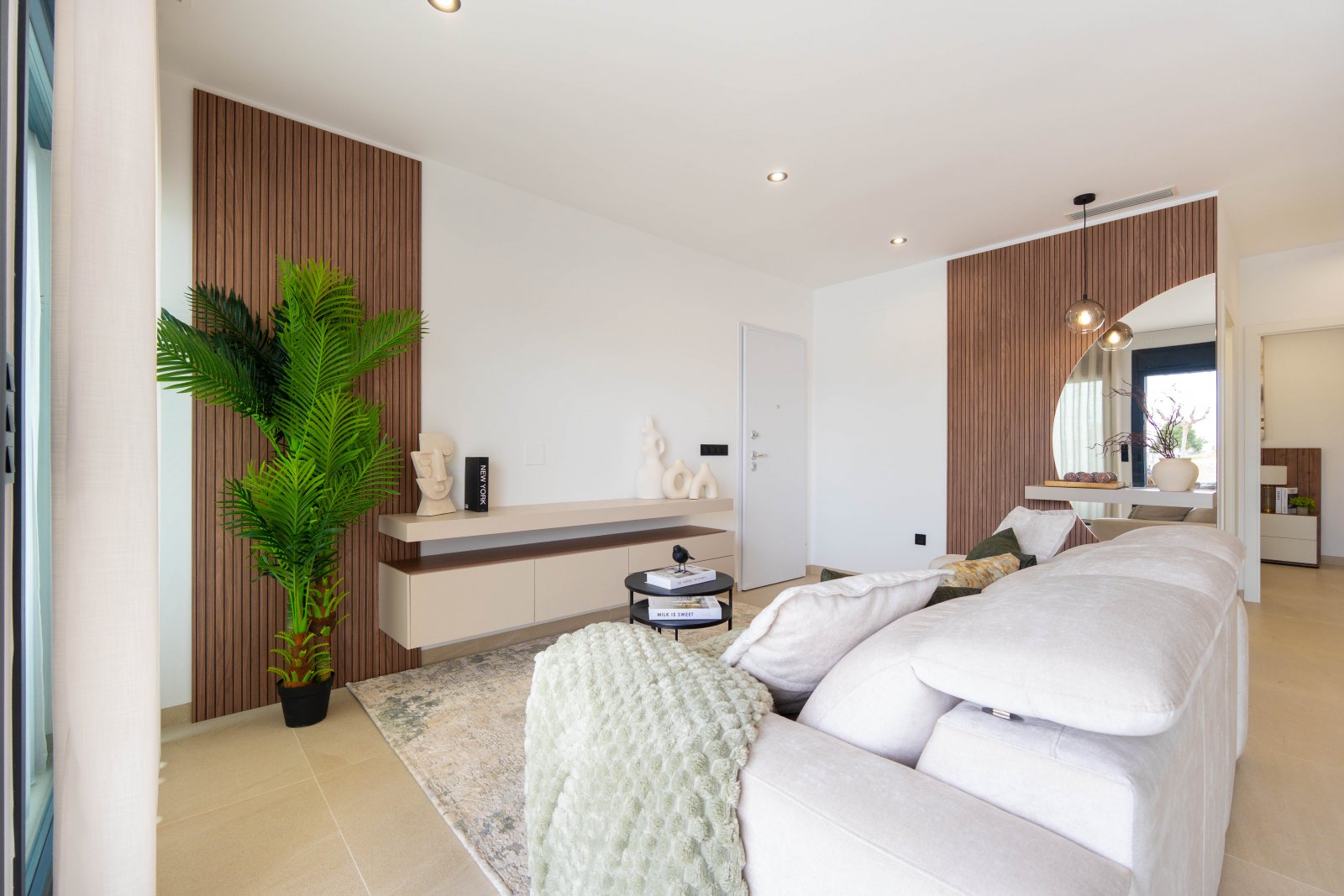  In der charmanten Stadt San Pedro del Pinatar gelegen, bietet diese Wohnanlage eine exklusive Sammlung von 6 unabhängigen Häusern. Diese Immobilien s