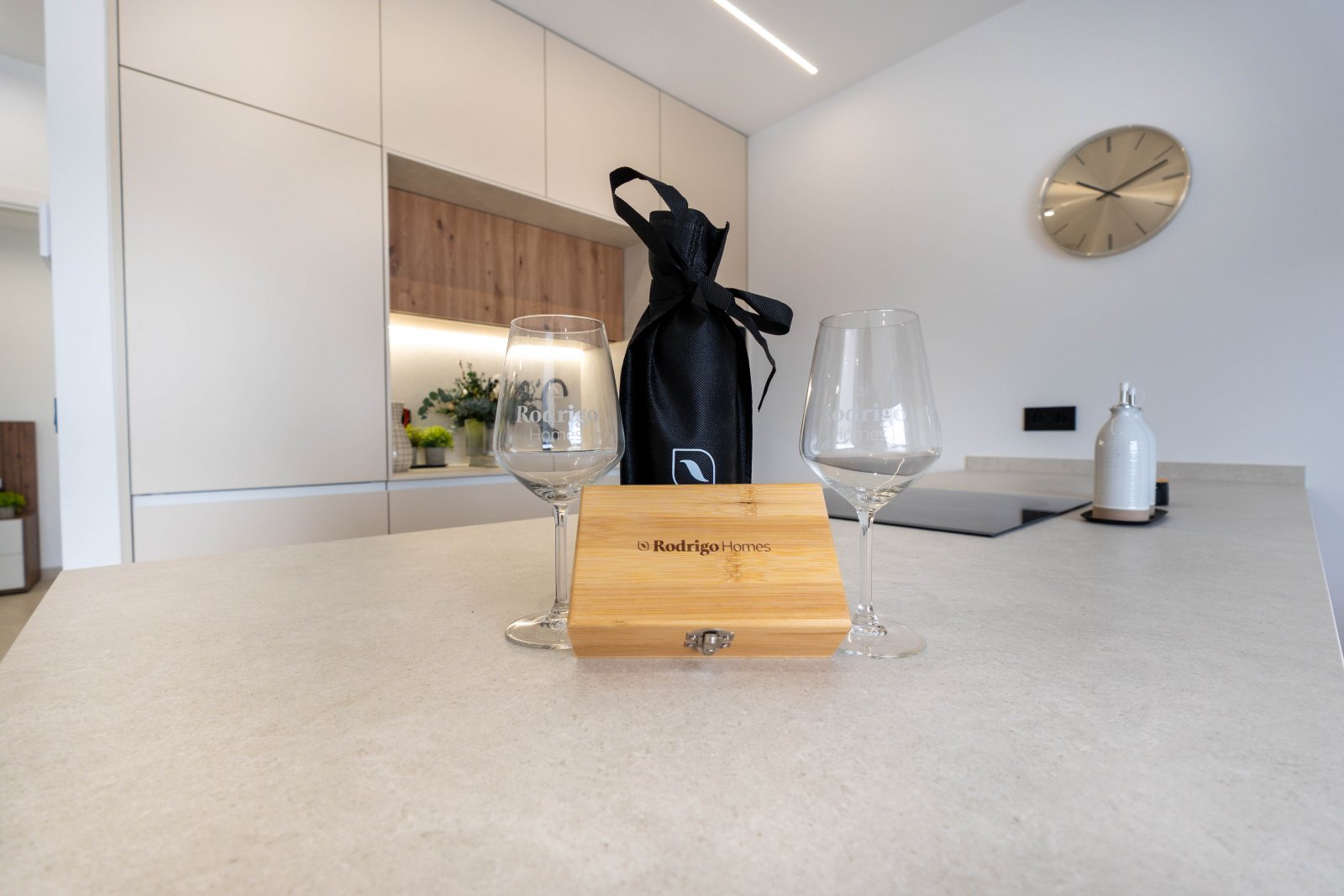  In der charmanten Stadt San Pedro del Pinatar gelegen, bietet diese Wohnanlage eine exklusive Sammlung von 6 unabhängigen Häusern. Diese Immobilien s