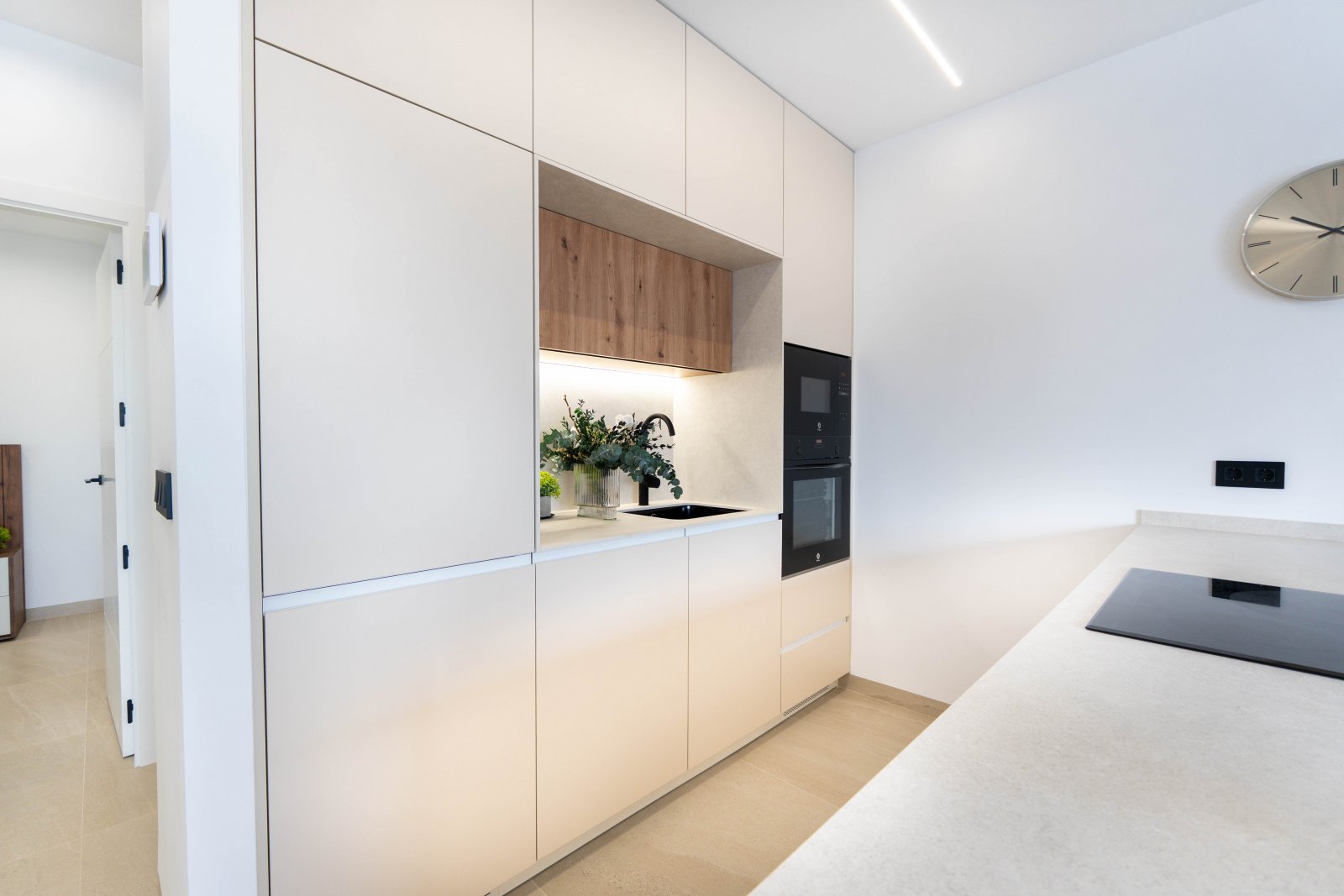  In der charmanten Stadt San Pedro del Pinatar gelegen, bietet diese Wohnanlage eine exklusive Sammlung von 6 unabhängigen Häusern. Diese Immobilien s