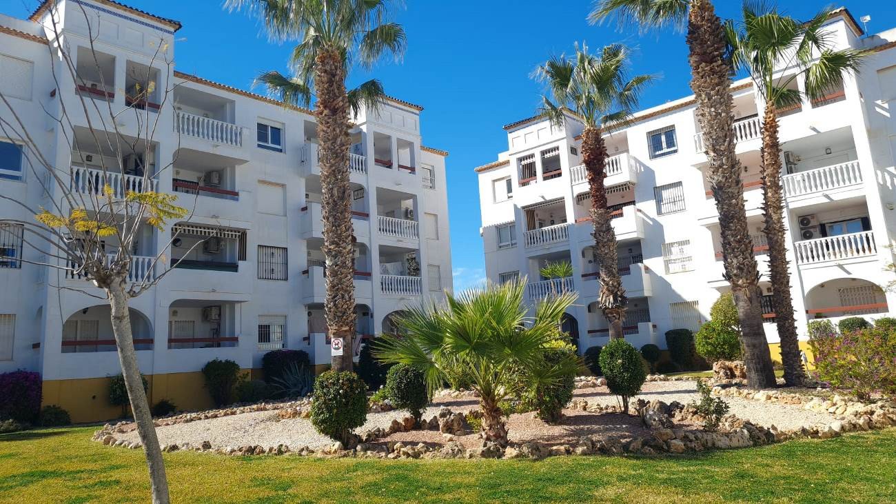 Villamartín:  Dieses helle Eck-Penthouse befindet sich in der begehrten Wohngegend Villamartin Pau-8 in Orihuela Costa und bietet eine außergewöhnliche Gelegenheit 