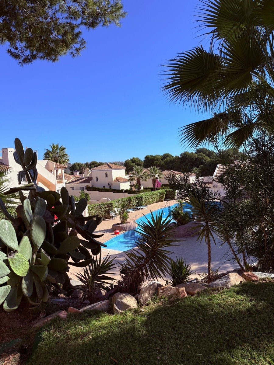 Las Ramblas:   This beautifully renovated and fully furnished 138m² apartment offers spacious, modern living with high-quality finishes throughout. Designed for co 