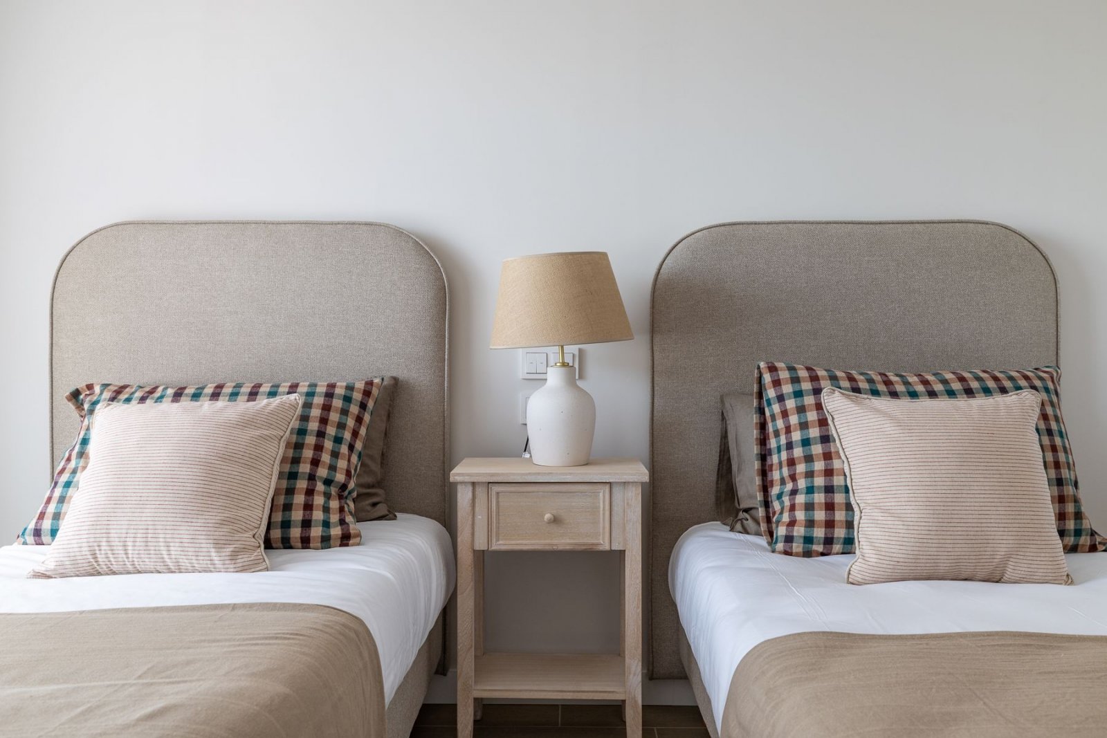  In der wunderschönen Stadt Calpe gelegen, bietet diese exklusive Wohnanlage eine Auswahl von 31 hochwertigen Wohnungen, darunter Apartments und Penth