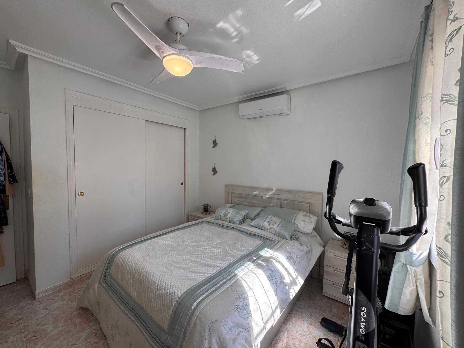   This beautiful south-facing detached villa is set on a 300 m² plot and offers a large private pool along with ample outdoor space, perfect for relax