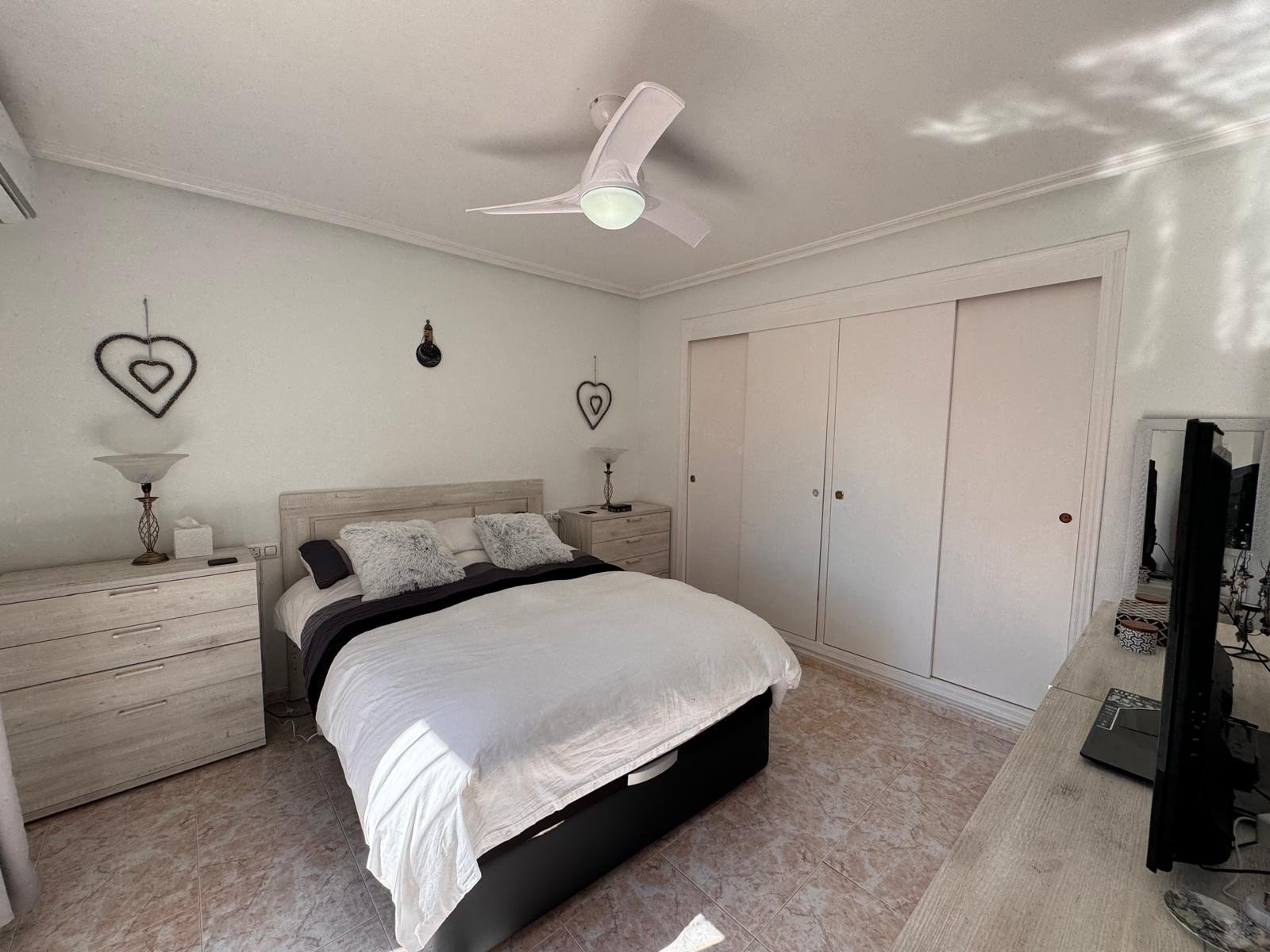   This beautiful south-facing detached villa is set on a 300 m² plot and offers a large private pool along with ample outdoor space, perfect for relax