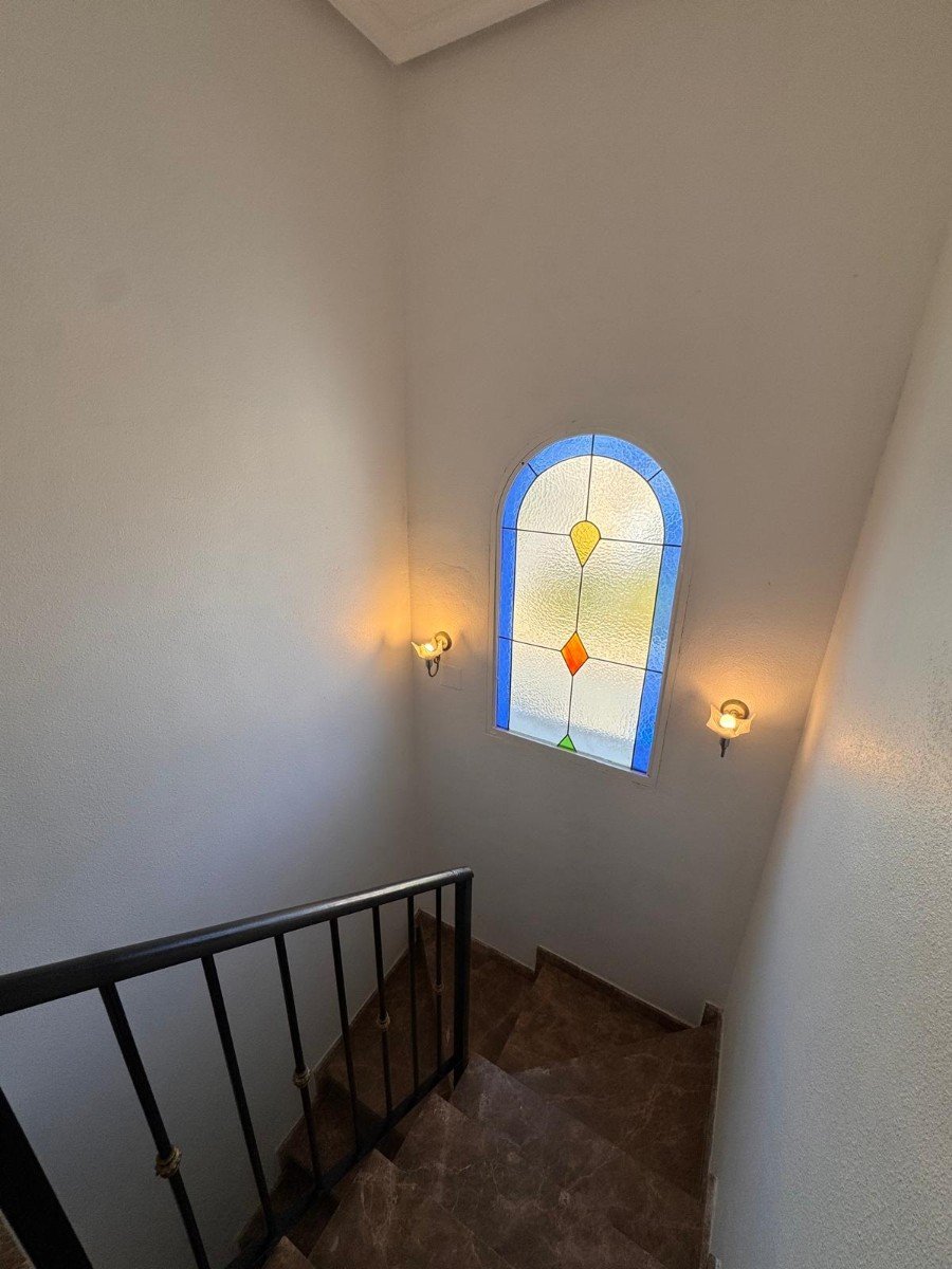   This beautiful south-facing detached villa is set on a 300 m² plot and offers a large private pool along with ample outdoor space, perfect for relax