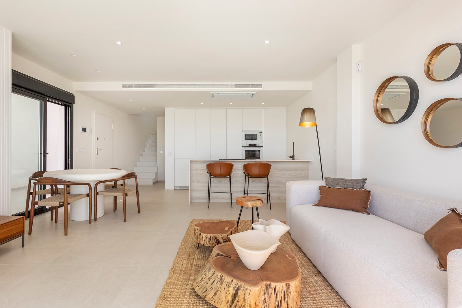  In Los Alcázares gelegen, bieten diese freistehenden Chalets eine einzigartige Gelegenheit, Ruhe und Komfort in einer der attraktivsten Gegenden der 