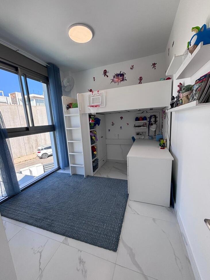   Beautiful 5-Bedroom Contemporary Villa with Heated Pool&amp;nbsp;
This stunning southwest-facing corner plot villa offers modern luxury, g