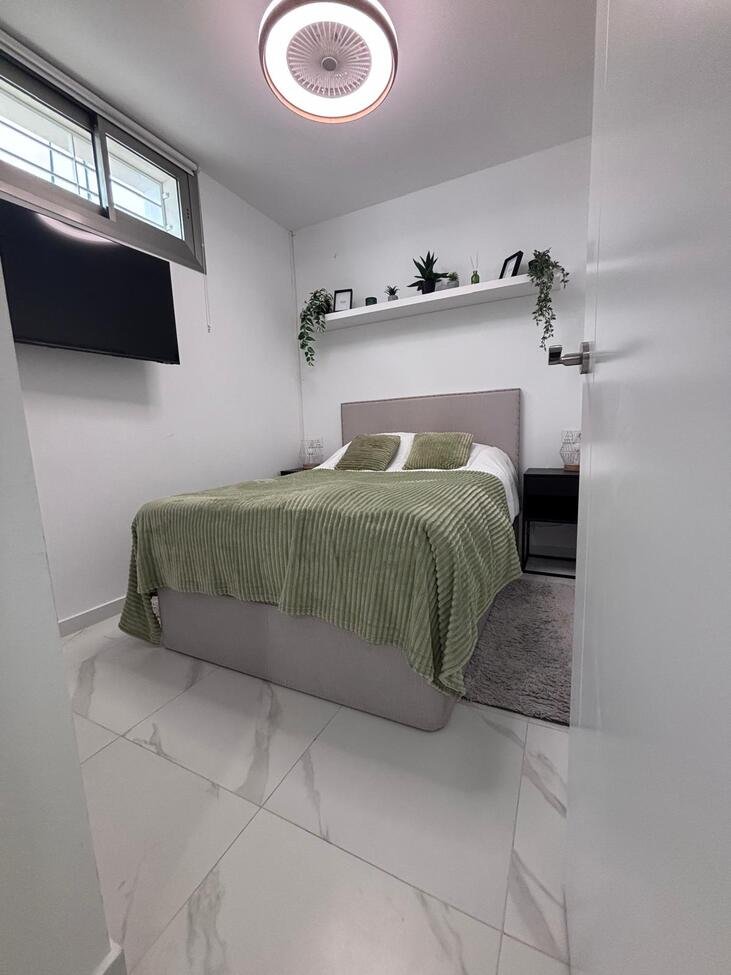   Beautiful 5-Bedroom Contemporary Villa with Heated Pool&amp;nbsp;
This stunning southwest-facing corner plot villa offers modern luxury, g