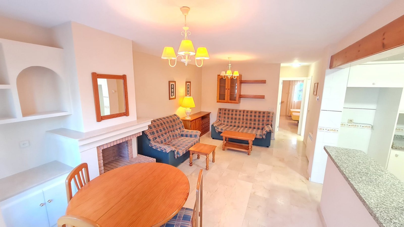  Dieser wunderschöne, nach Süden ausgerichtete Bungalow Lola befindet sich in der begehrten Gegend von Villamartin Rioja in Orihuela Costa. Einkaufsmö