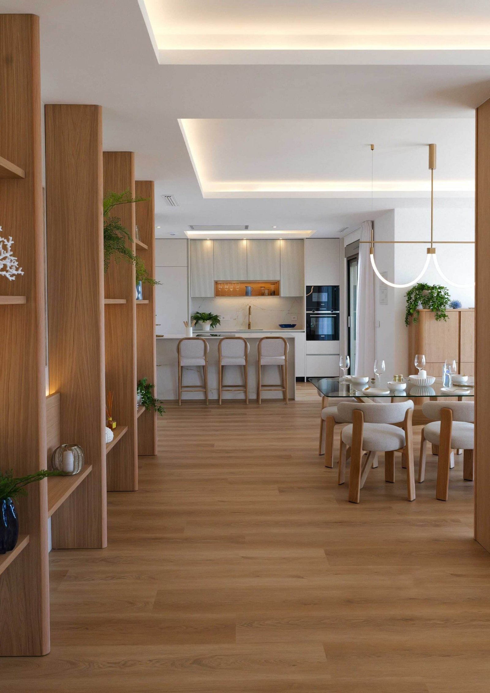  In der exklusiven Gegend von La Manga gelegen, bietet dieser Wohnkomplex ein einzigartiges Wohnerlebnis mit beeindruckendem Meerblick. Mit insgesamt 