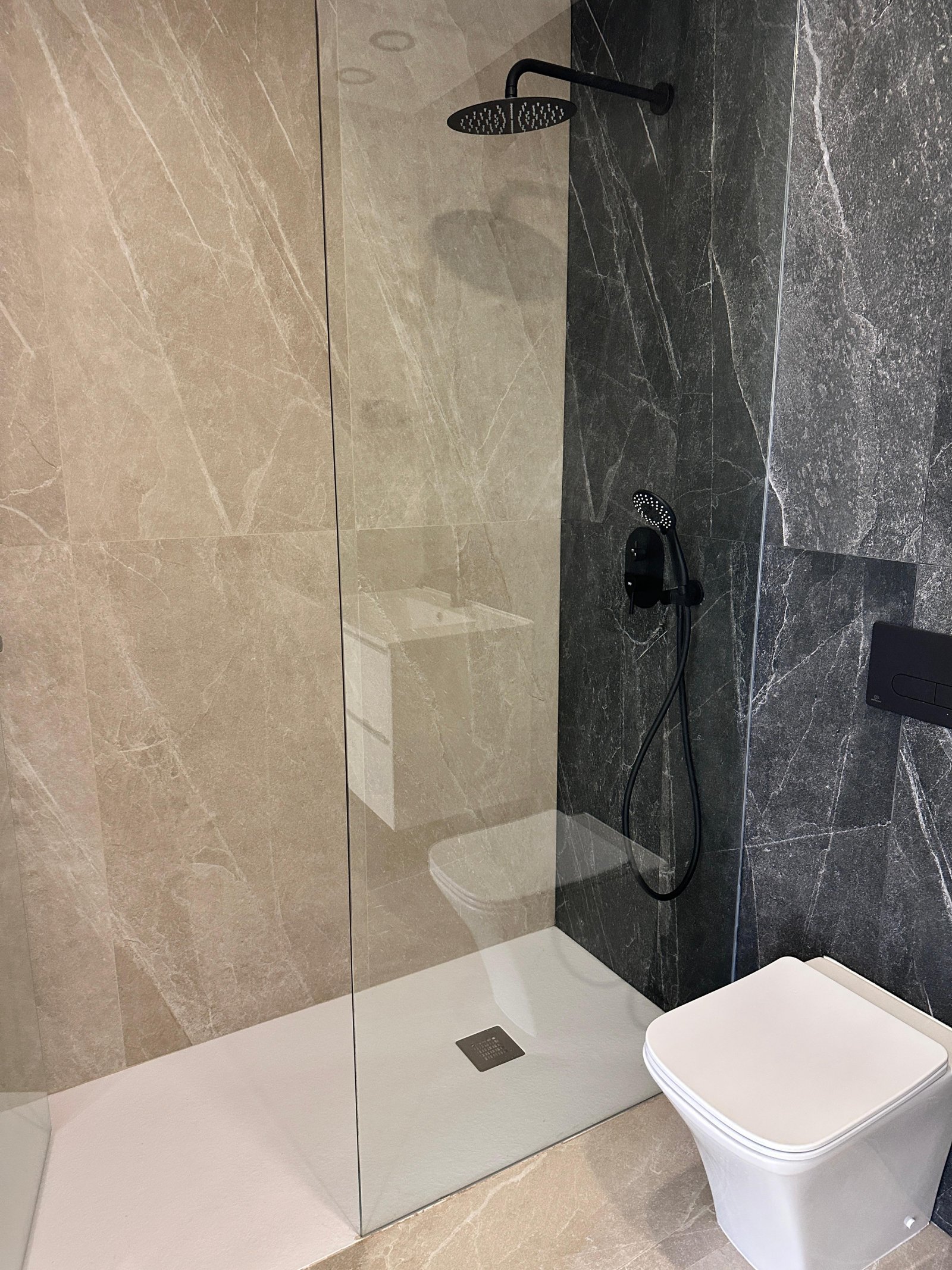  LOS ALCÁZARESLos Alcázares, en la Costa Cálida, es conocido por sus extensas playas de aguas tranquilas y su ambiente relajado. Este destino turístic