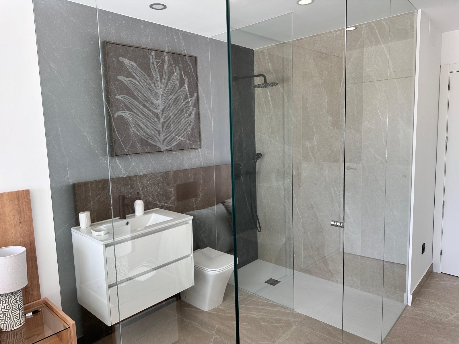  LOS ALCÁZARESLos Alcázares, en la Costa Cálida, es conocido por sus extensas playas de aguas tranquilas y su ambiente relajado. Este destino turístic