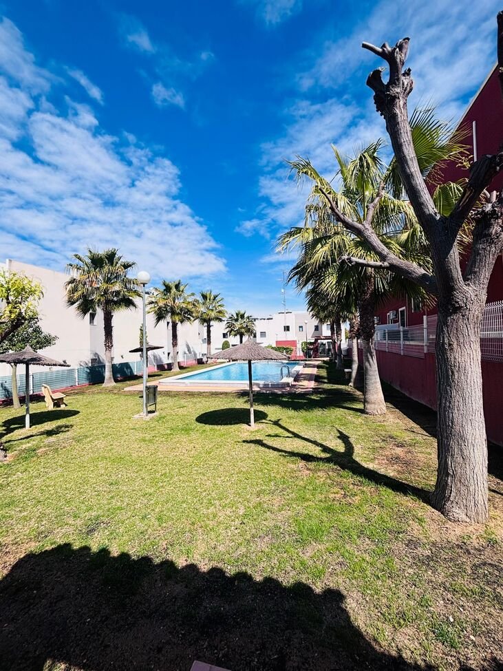   This well-presented ground floor apartment in the popular Dream Hills community of Los Altos offers an excellent opportunity to enjoy the Costa Blan