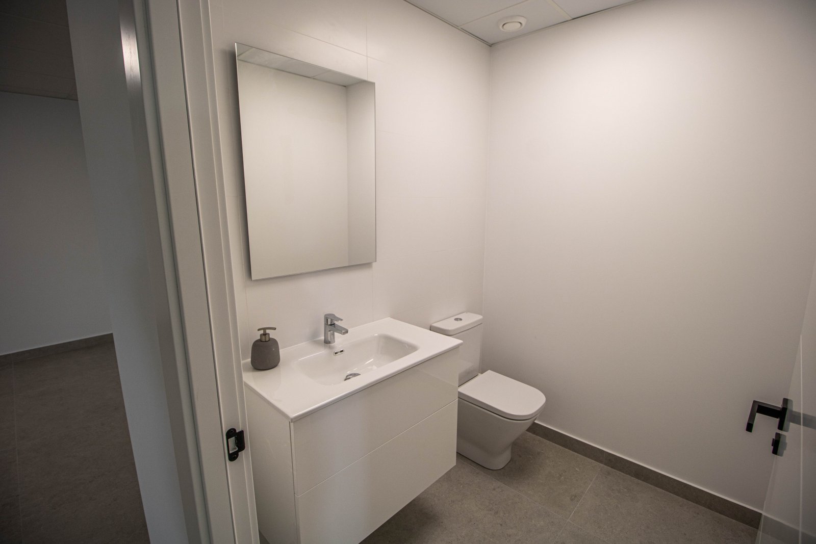  In der charmanten Stadt Finestrat gelegen, bietet diese exklusive Kollektion von 11 unabhängigen Wohnhäusern eine privilegierte Umgebung mit Meerblic