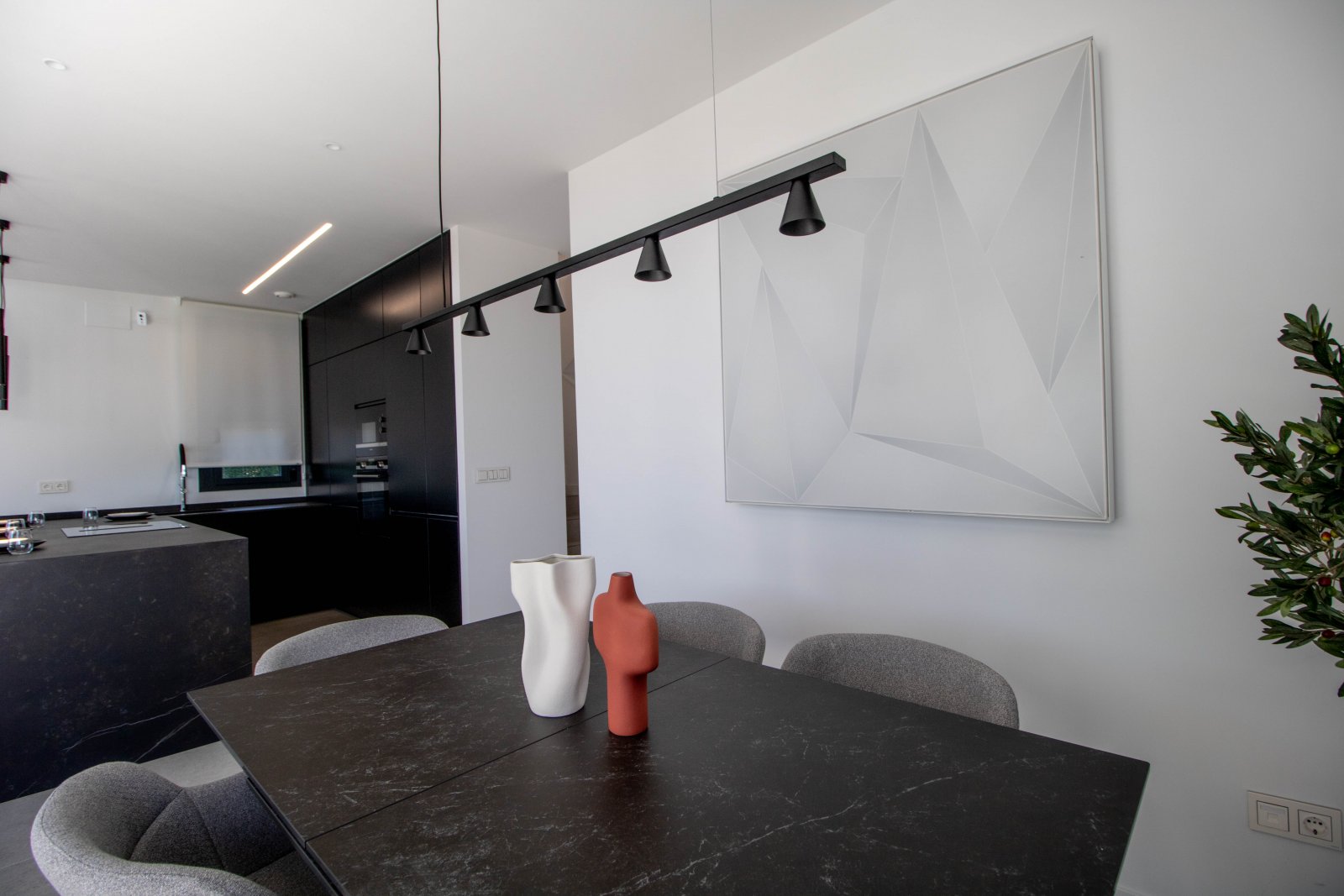  In der charmanten Stadt Finestrat gelegen, bietet diese exklusive Kollektion von 11 unabhängigen Wohnhäusern eine privilegierte Umgebung mit Meerblic