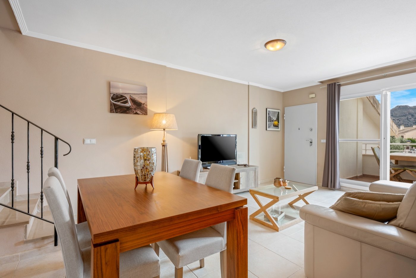   This beautifully maintained duplex apartment offers comfort, space, and pleasant natural light thanks to its south-facing location . The property fe