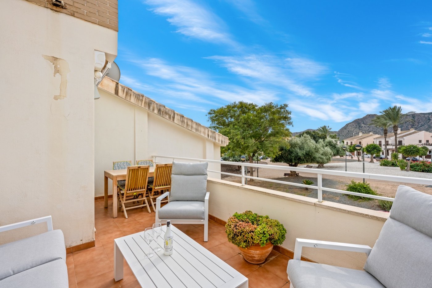   This beautifully maintained duplex apartment offers comfort, space, and pleasant natural light thanks to its south-facing location . The property fe