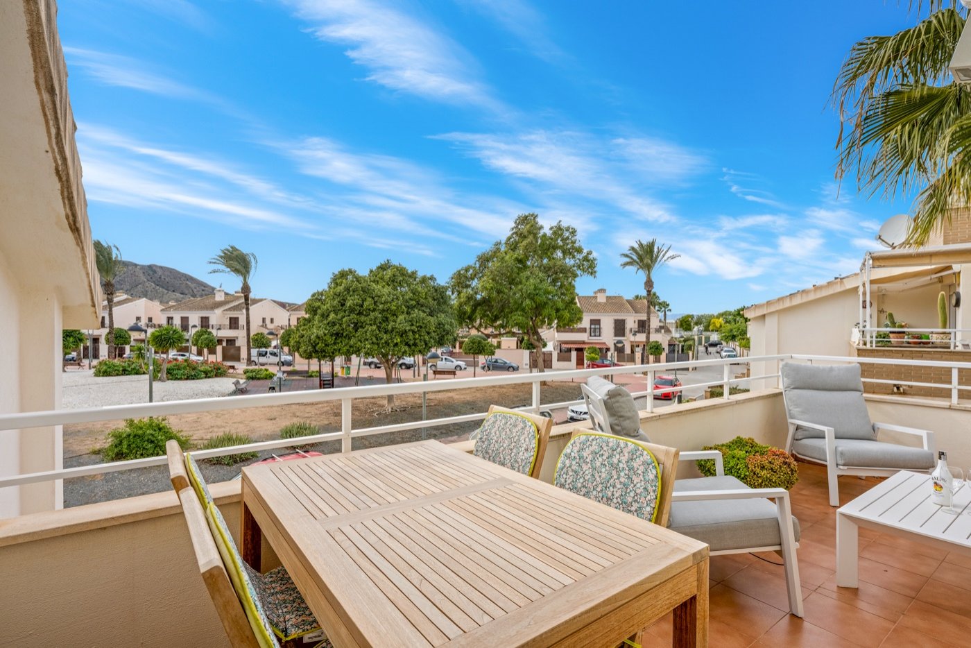   This beautifully maintained duplex apartment offers comfort, space, and pleasant natural light thanks to its south-facing location . The property fe