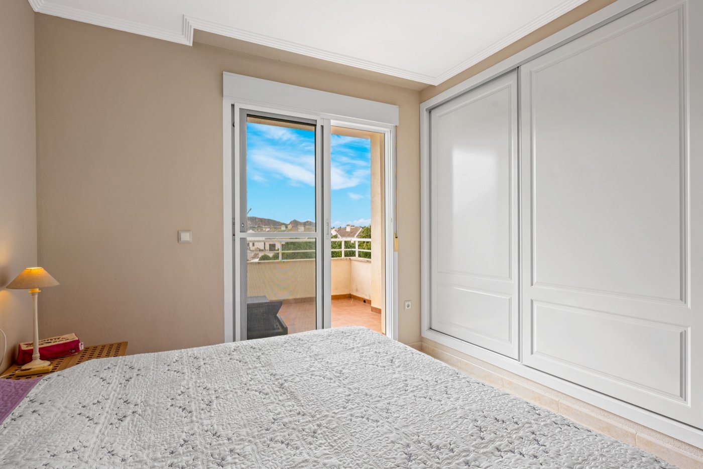   This beautifully maintained duplex apartment offers comfort, space, and pleasant natural light thanks to its south-facing location . The property fe