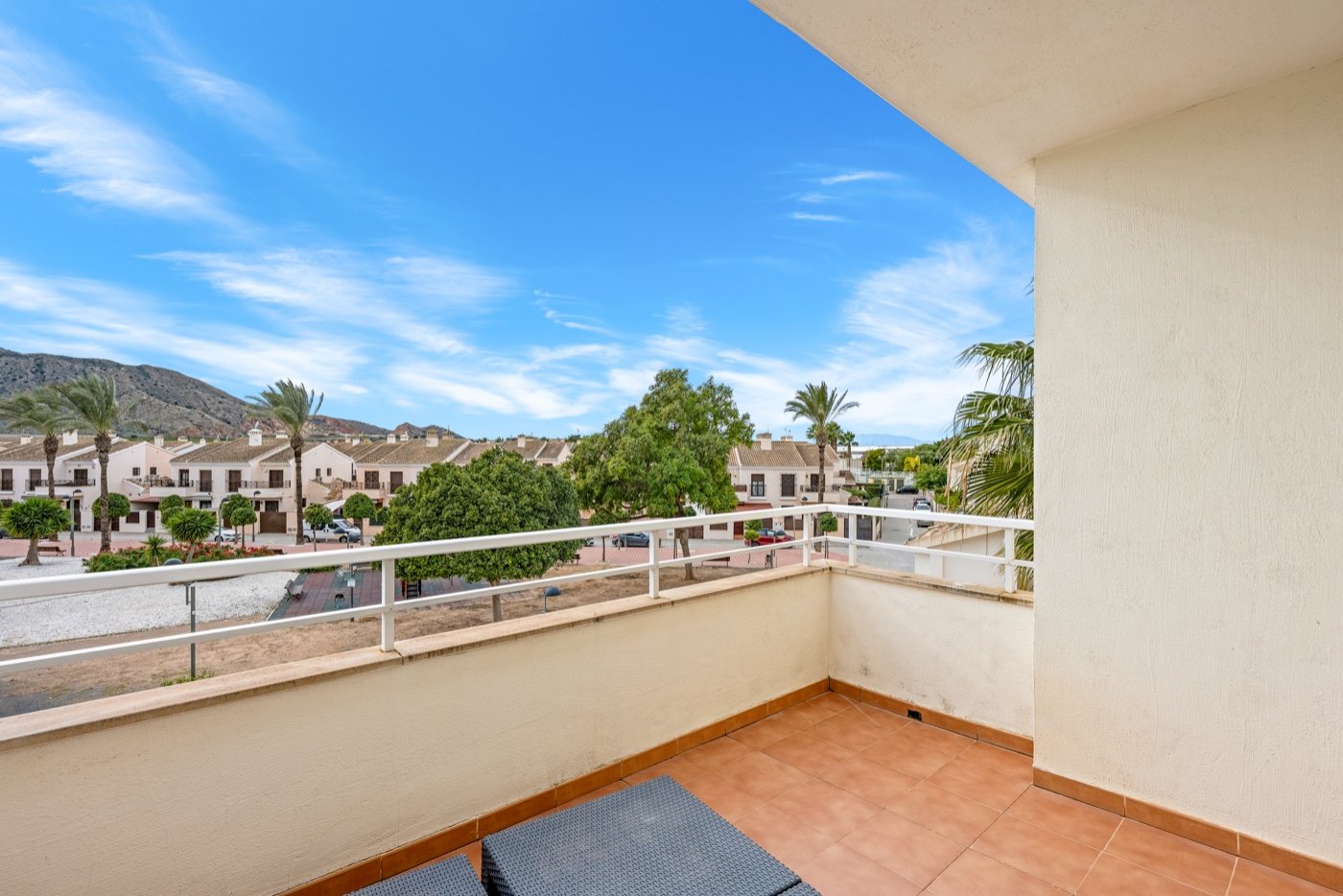   This beautifully maintained duplex apartment offers comfort, space, and pleasant natural light thanks to its south-facing location . The property fe