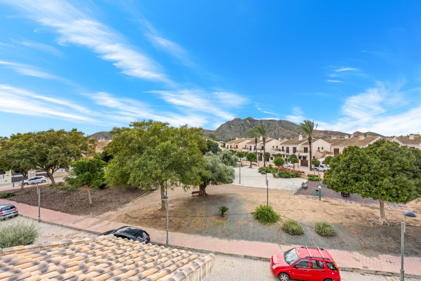   This beautifully maintained duplex apartment offers comfort, space, and pleasant natural light thanks to its south-facing location . The property fe