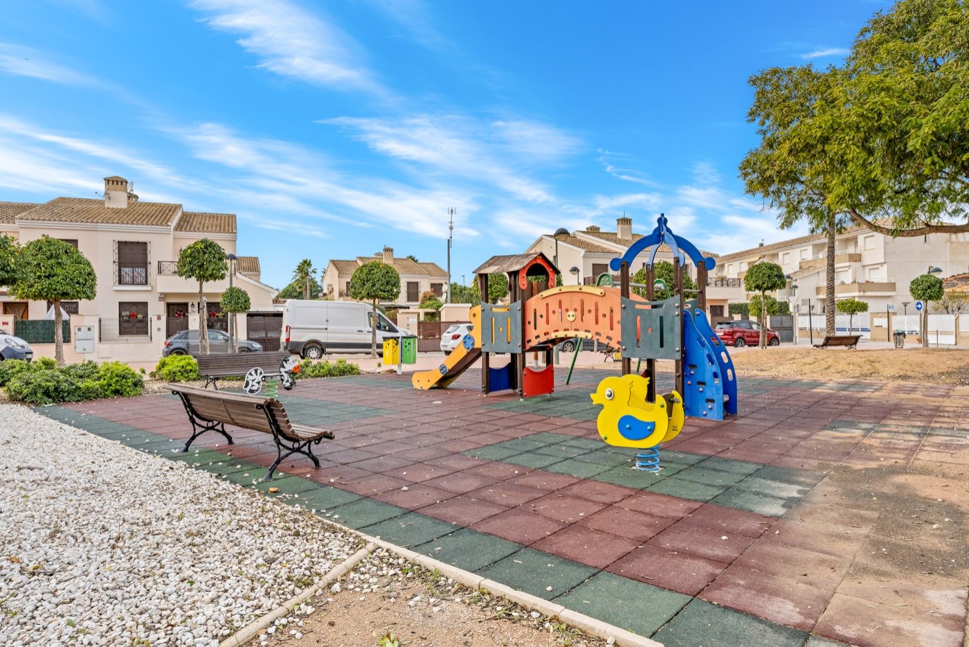   This beautifully maintained duplex apartment offers comfort, space, and pleasant natural light thanks to its south-facing location . The property fe