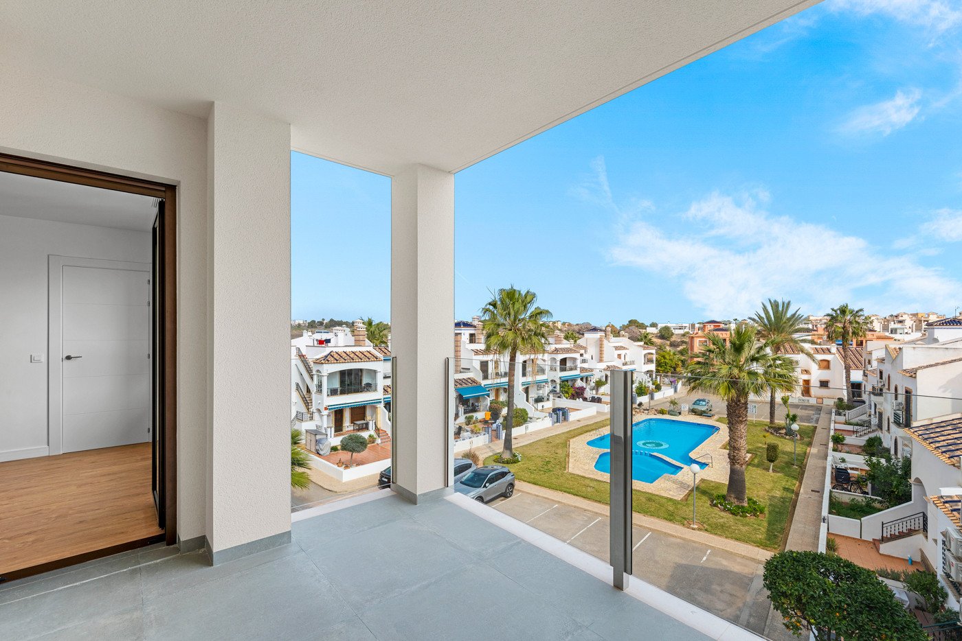 Brandneues Penthouse mit privatem Solarium in Villamartín, PAU 8 Orihuela Costa.  Entdecken Sie diese dritte Etage Penthouse mit Aufzug, in der belie