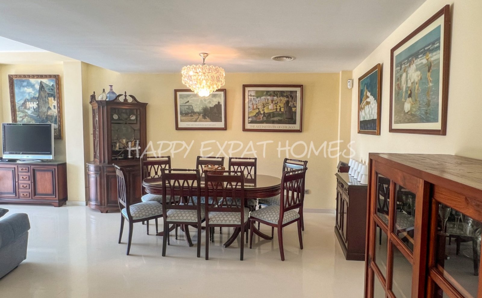 Wir lieben die Urbanisierung Casas del Mar, und dieses Duplex mit fünf Schlafzimmern und seiner wunderbaren Terrasse wird Ihr Herz stehlen.Von der ge