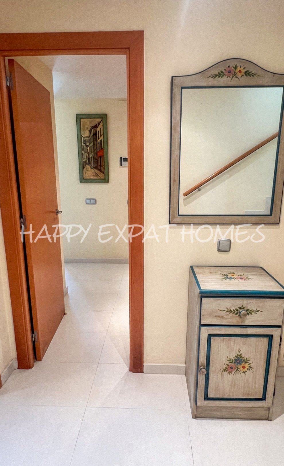 Wir lieben die Urbanisierung Casas del Mar, und dieses Duplex mit fünf Schlafzimmern und seiner wunderbaren Terrasse wird Ihr Herz stehlen.Von der ge