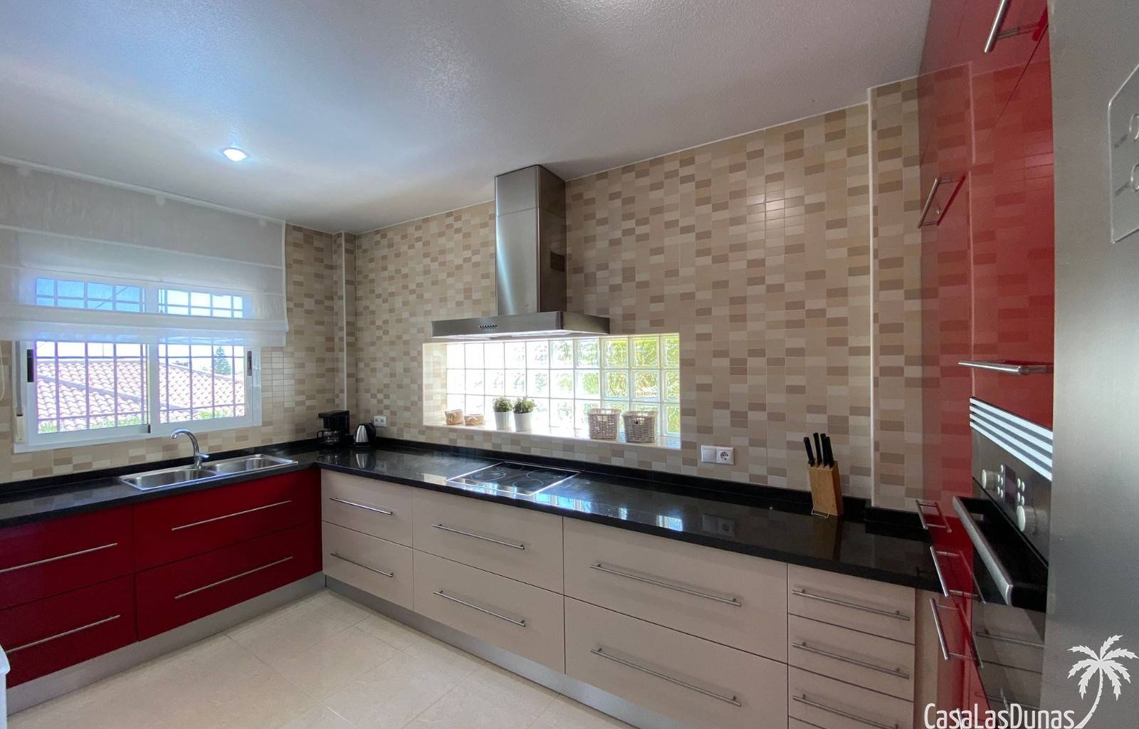  Die Villa El Sueño am Rande von La Marina (San Fulgencio) bietet dank ihrer erhöhten Lage einen luxuriösen Rückzugsort mit atemberaubendem Panoramabl