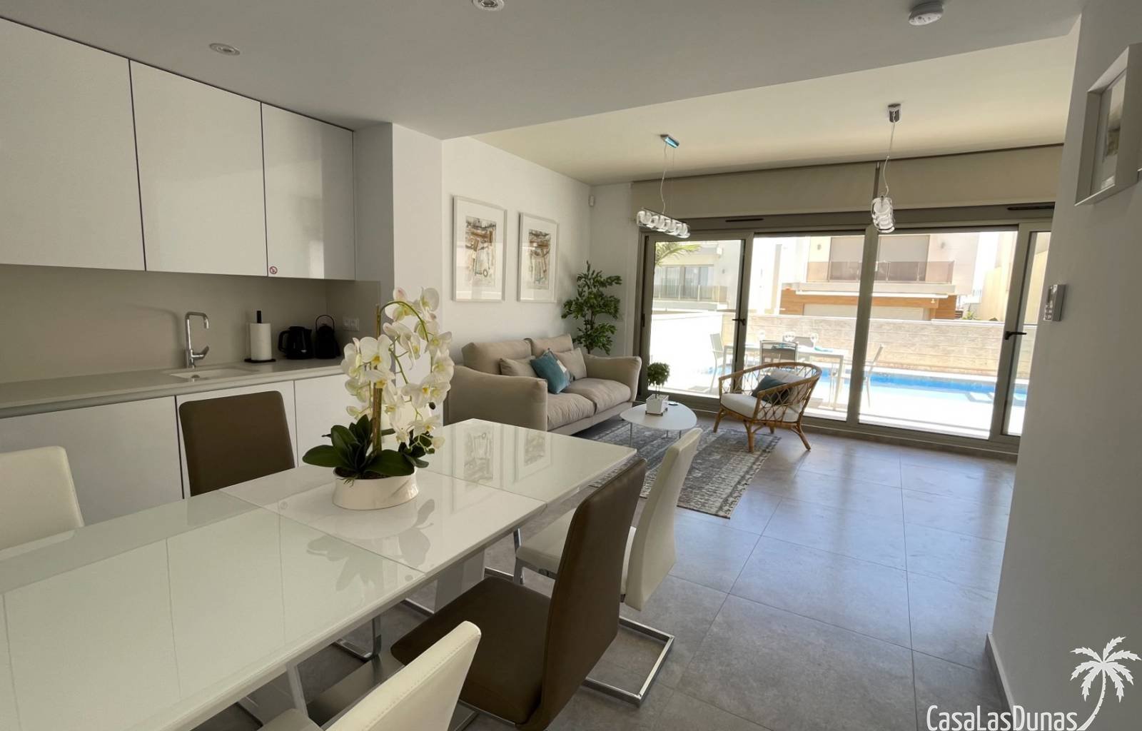  Schöne neue Villa mit privatem Pool. Genießen Sie Luxus und Ruhe in der Villa Diego, bestehend aus 3 Schlafzimmern und 3 Badezimmern, darunter 1 Schl