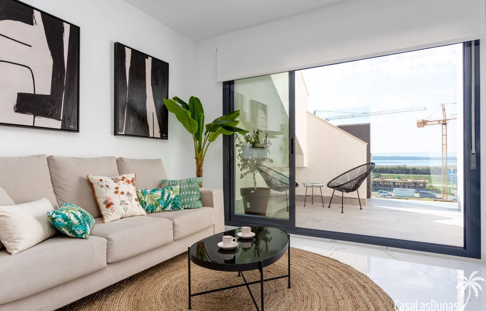  Oasis Beach XV ist ein Komplex von 130 Apartments, die die Wahl zwischen zwei oder drei Schlafzimmern und zwei Badezimmern haben, die um eine große G