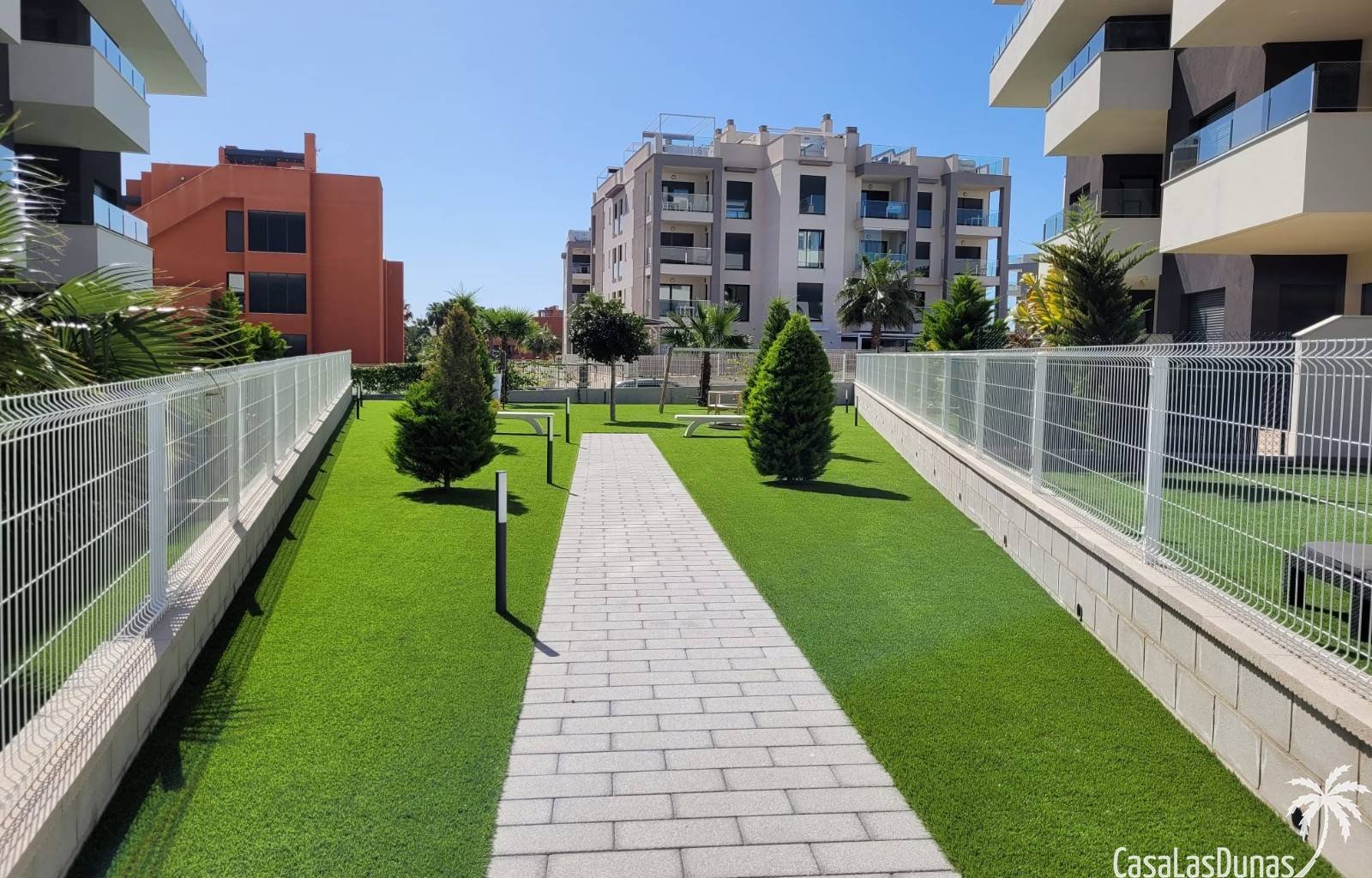  Wir bieten Ihnen eine komfortable und bestens ausgestattete Unterkunft, ideal für einen erholsamen Urlaub oder als dauerhafter Wohnsitz. Das Objekt b